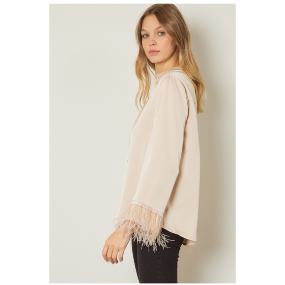 🌻🌻🌻ENTRO silk like top with faux feathers 🌻🌻🌻 - Picture 3 of 10